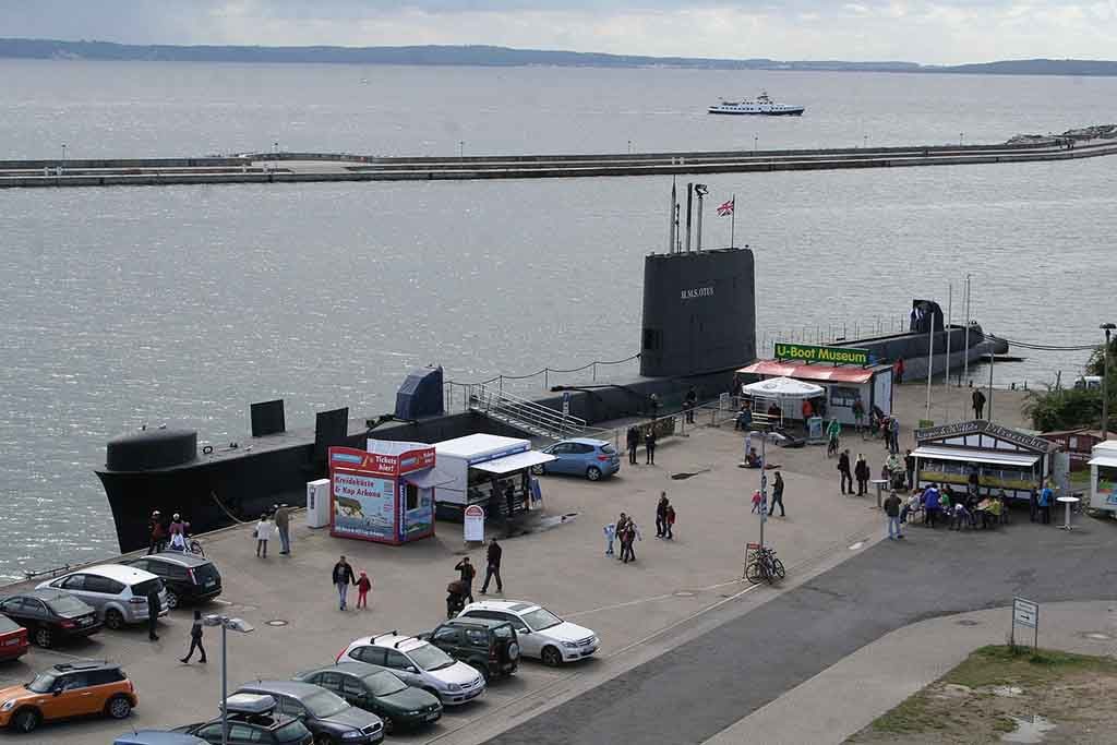 Die HMS Otus im Sassnitzer Hafen auf der Insel Rügen
