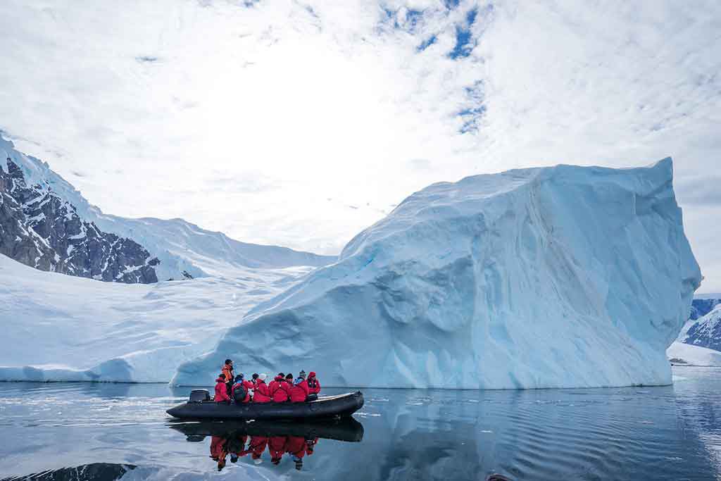 Schiffe und Flugzeuge bringen Umweltverschmutzung an die Antarktis