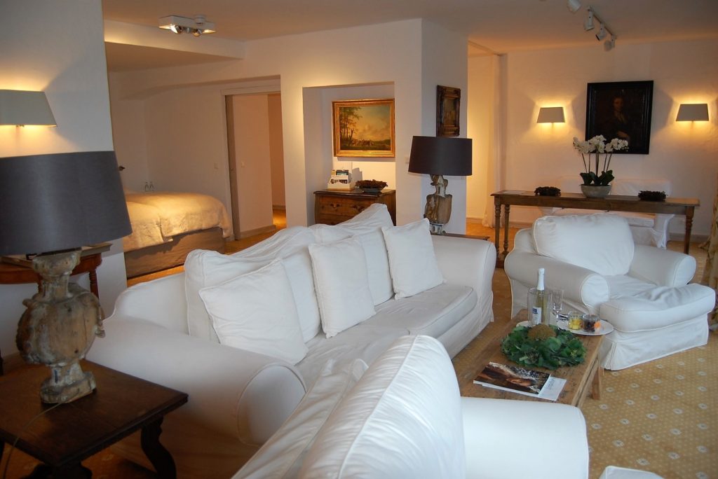 Zur Bleiche – Helle und beige Farben in der Landhaussuite Foto: F. Moritz