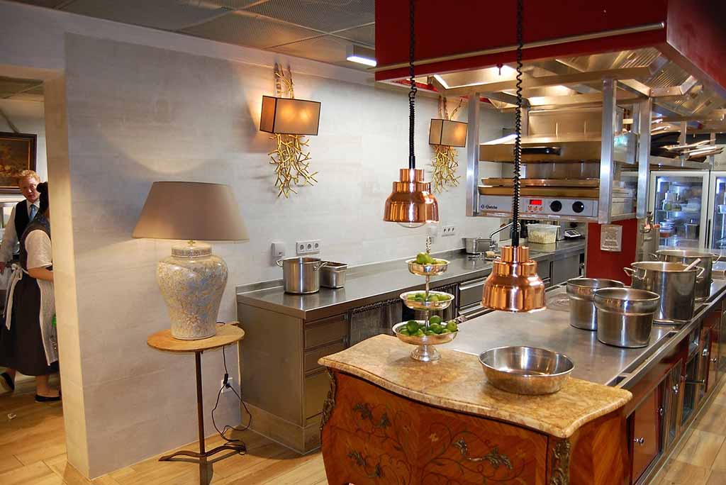 Die rote Küche in der Bleiche – Hotel-Küche 2030 nennt sich das Konzept    Foto: F. Moritz
