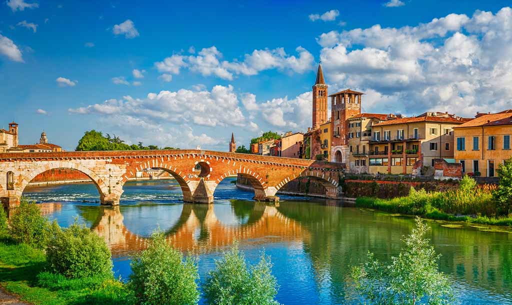 Die Ponte Pietra in Verona wurde 100 v. Chr. erbaut