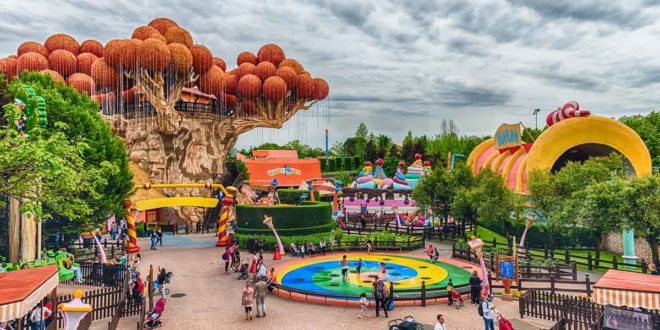 Mehr als 40 Attraktionen warten in Italiens größtem Freizeitpark Gardaland – Foto: Bigstock