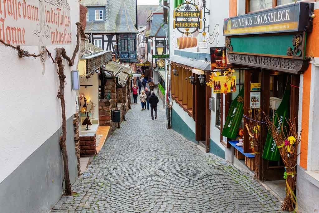 Die Drosselgasse ist eine der schönsten Sehenswürdigkeiten in Rüdesheim