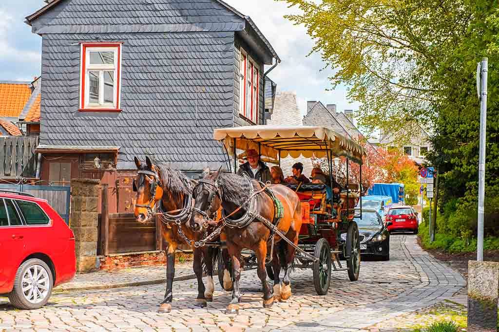 Ein romantische Kutschfahrt durch die verwinkelten Gassen der Altstadt von Goslar