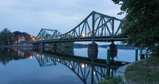 The English nickname of Glienicker Brücke is Bridge of Spies