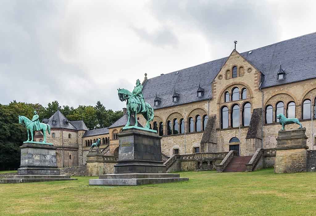 Der imposante Eingang der Kaiserpfalz Goslar