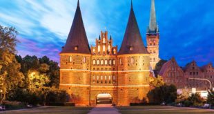 Das Holstentor gilt neben den sieben Türmen als Wahrzeichen von Lübeck