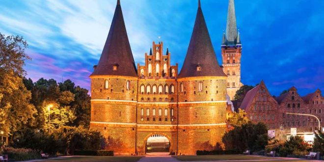 Das Holstentor gilt neben den sieben Türmen als Wahrzeichen von Lübeck