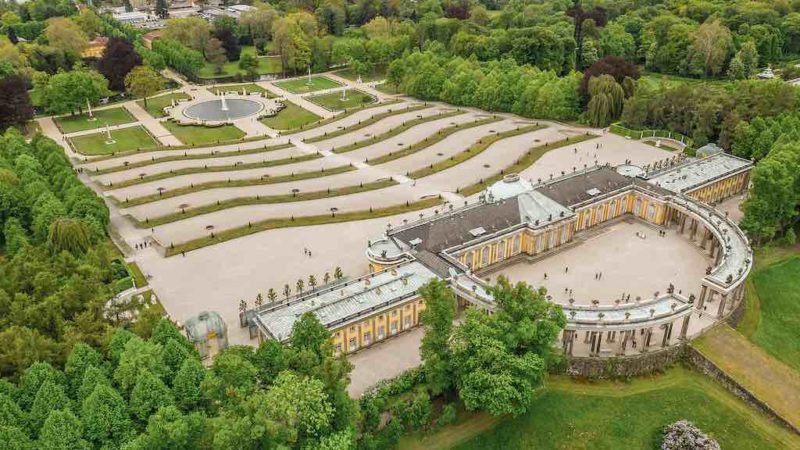 Blick auf das Schloss Sanssouci in Potsdam