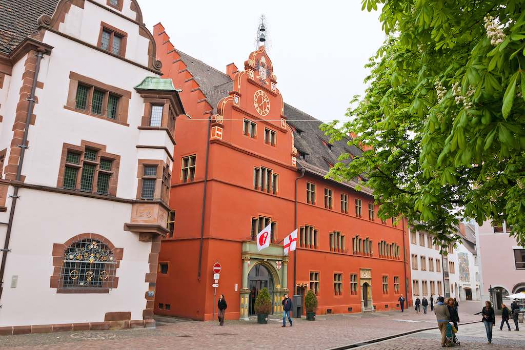 Blick auf die Hauptfassade des Alten Rathauses