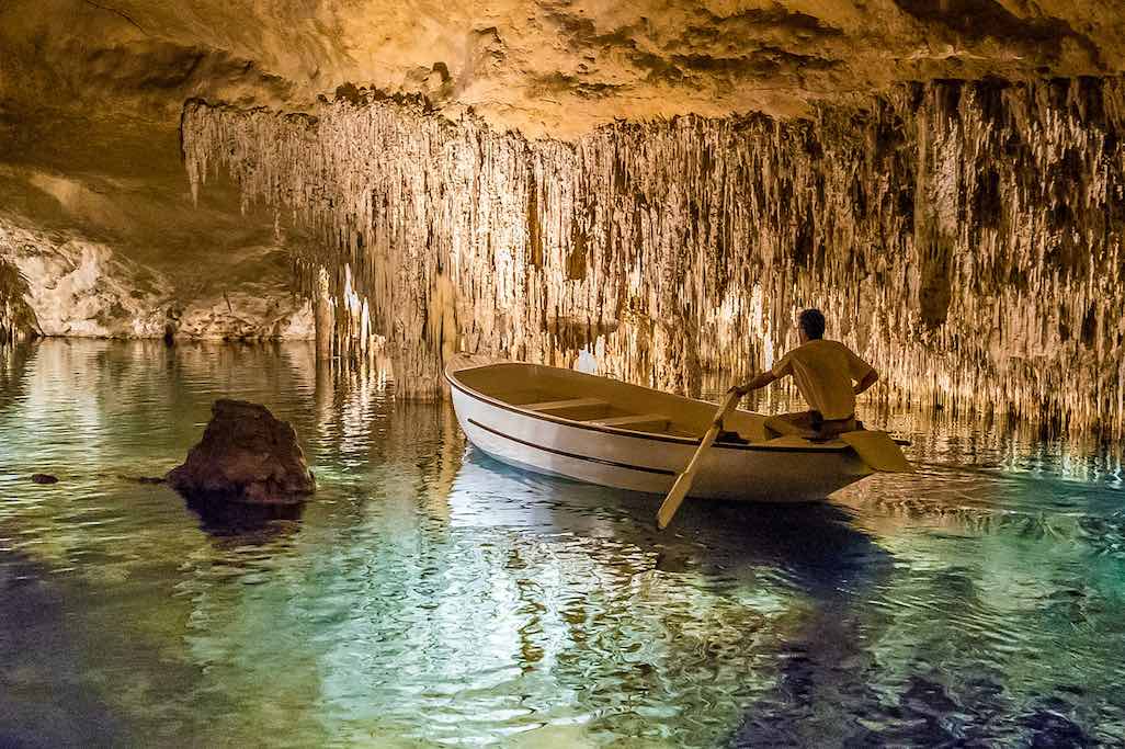 Der unterirdische See der Drachenhöhlen von Mallorca