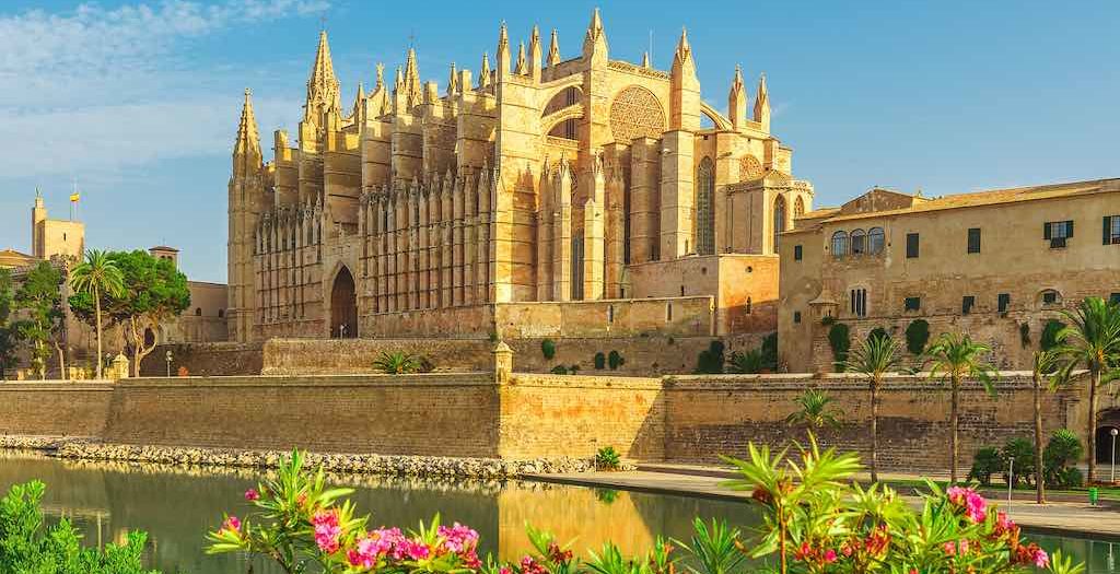 Die Kathedrale La Seu ist das Wahrzeichen von Palma de Mallorca
